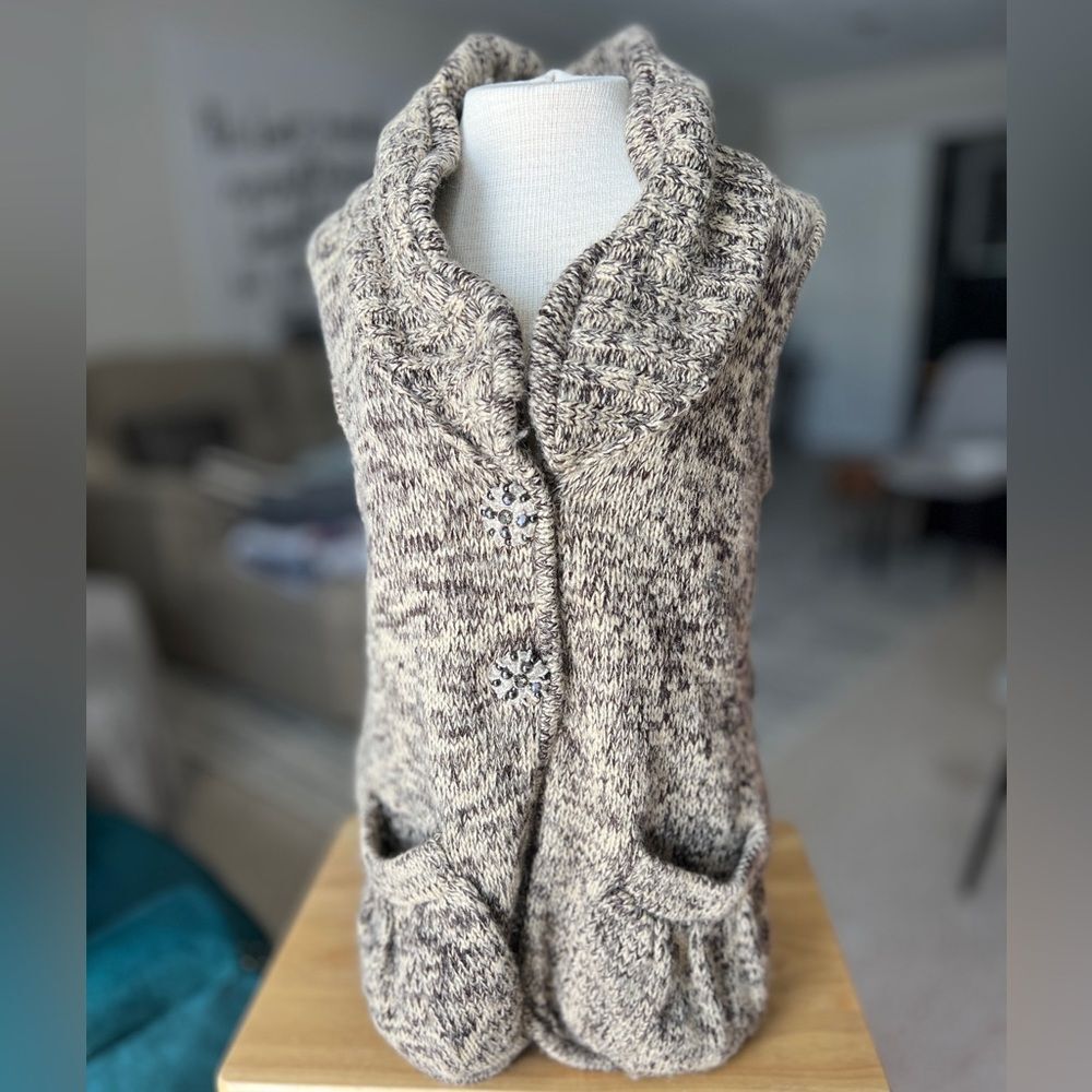 Vertigo Paris Large Textured Knit Sweater Vest Bling